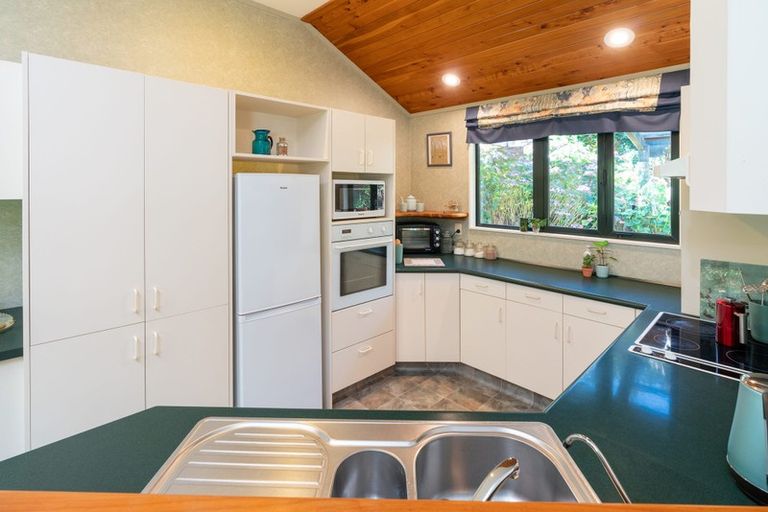 Photo of property in 42 Guildford Drive, Paraparaumu, 5032