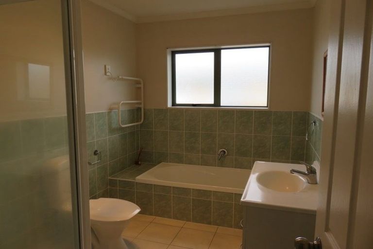 Photo of property in 7 Shah Place, Glen Eden, Auckland, 0602