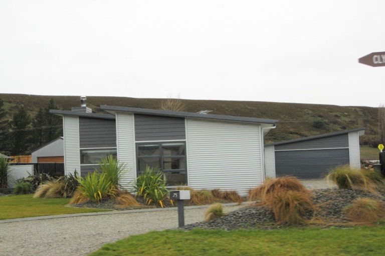 Photo of property in 25 Albert Drive, Clyde, 9330