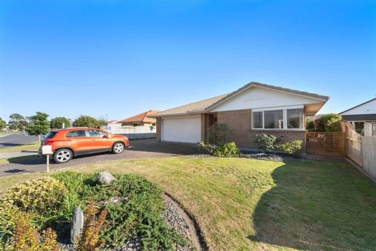 Photo of property in 42 Denny Hulme Drive, Mount Maunganui, 3116