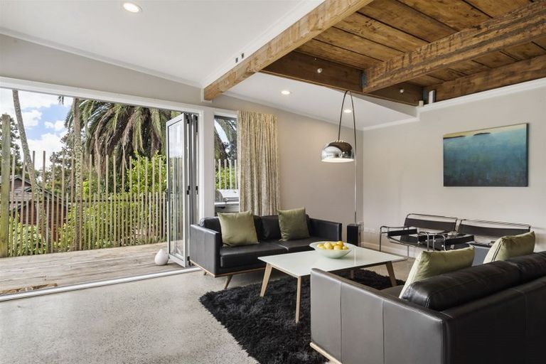 Photo of property in 890 Beach Road, Waiake, Auckland, 0630