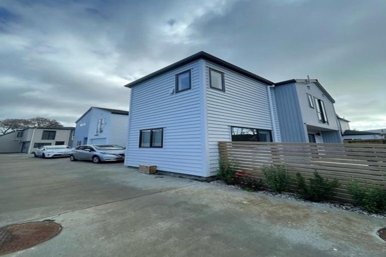 Photo of property in 2 Seaside Place, Pakuranga, Auckland, 2010
