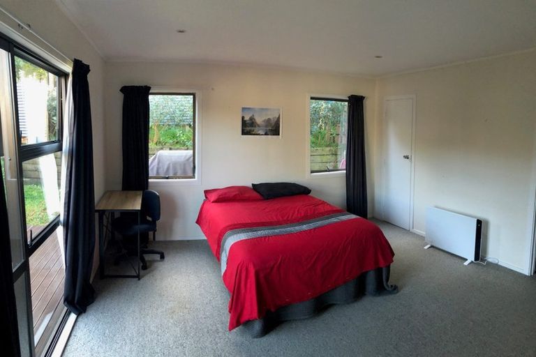 Photo of property in 29 Deverell Place, Northcross, Auckland, 0632
