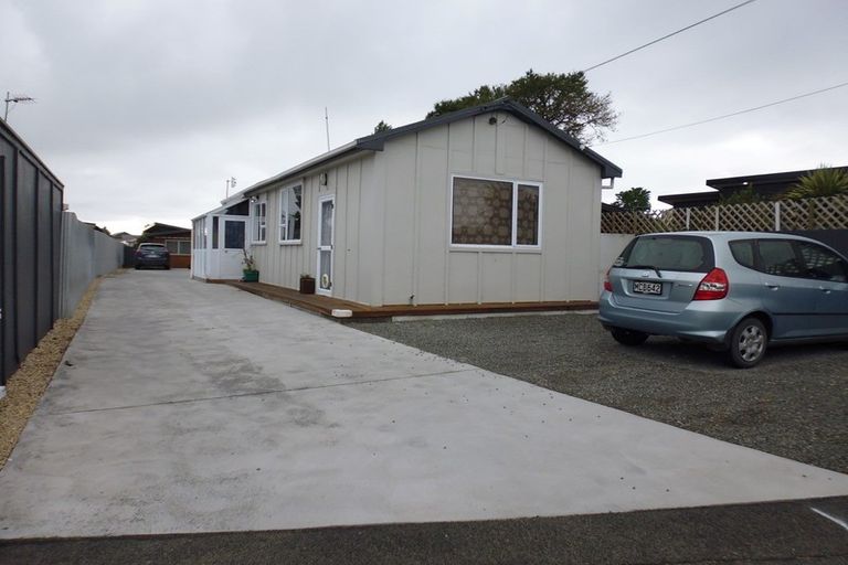 Photo of property in 8 Woodgrove Avenue, North New Brighton, Christchurch, 8083