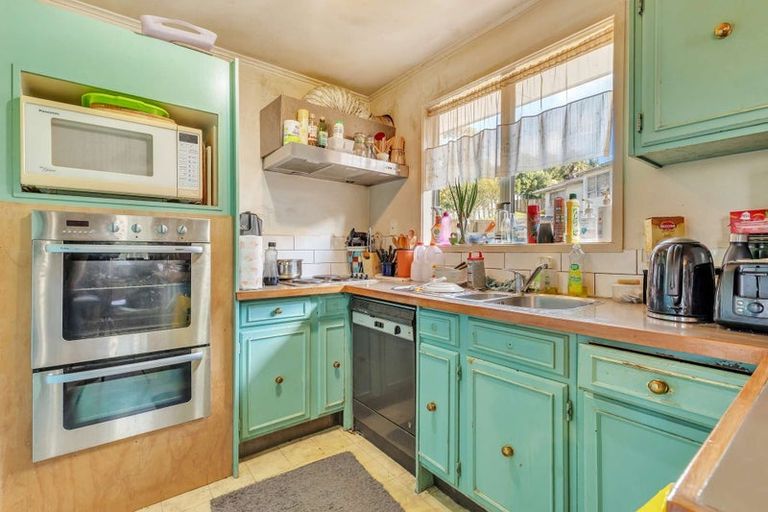 Photo of property in 9 Tahu Crescent, Sunnynook, Auckland, 0620