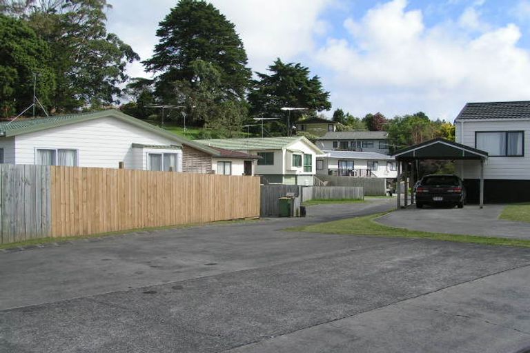 Photo of property in 39 Loughanure Place, Massey, Auckland, 0614