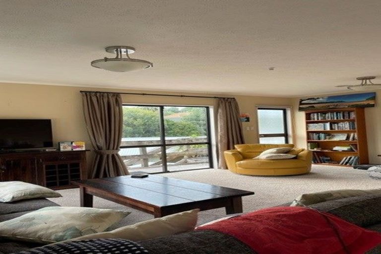 Photo of property in 1/86 Browns Bay Road, Rothesay Bay, Auckland, 0630