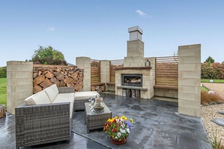 Photo of property in 21 Teviotview Place, Amberley, 7410