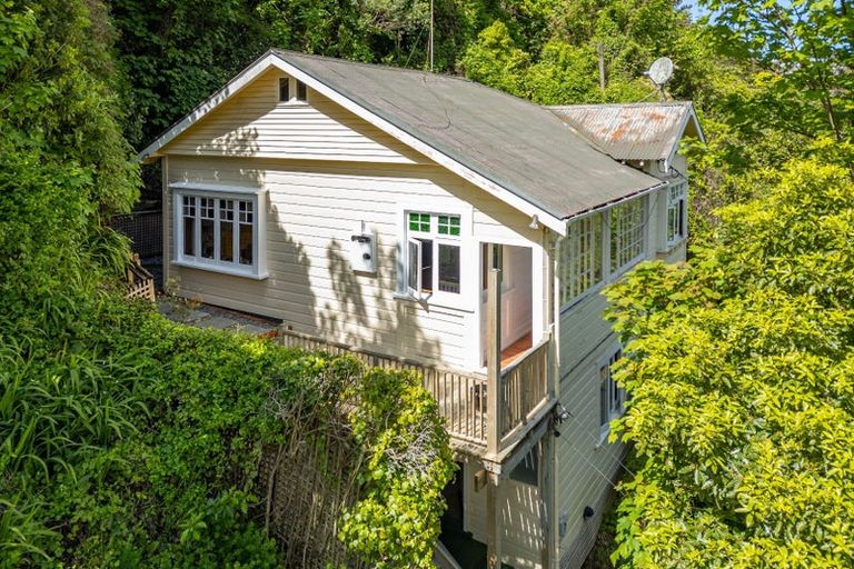 Photo of property in 6 Governor Road, Northland, Wellington, 6012