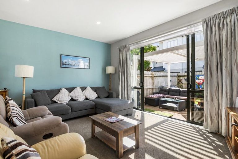 Photo of property in 42/22 Northcross Drive, Oteha, Auckland, 0632