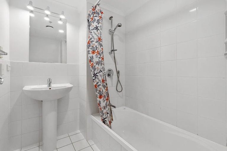 Photo of property in The Rennaissance, 5j/18 Ronwood Avenue, Manukau, Auckland, 2104