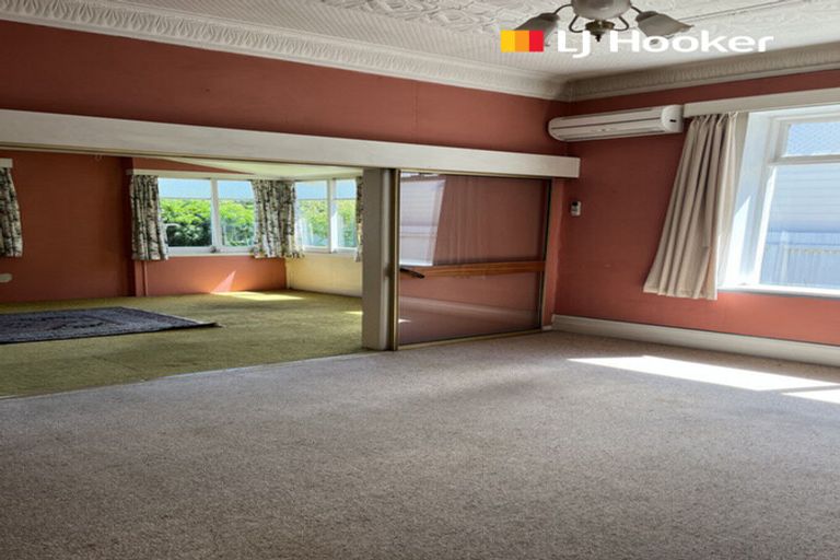 Photo of property in 74 Hargest Crescent, Saint Clair, Dunedin, 9012