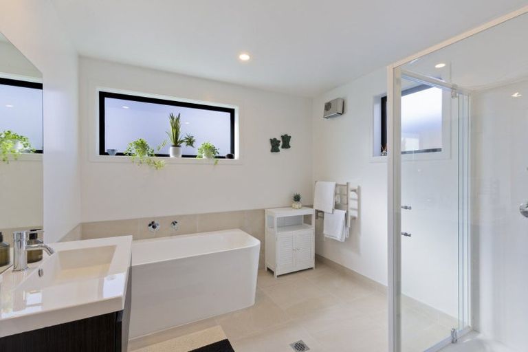 Photo of property in 11 Red Cottage Drive, Lake Hayes, Queenstown, 9304