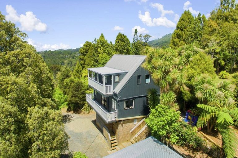 Photo of property in 136 Mountain Road, Henderson Valley, Auckland, 0612