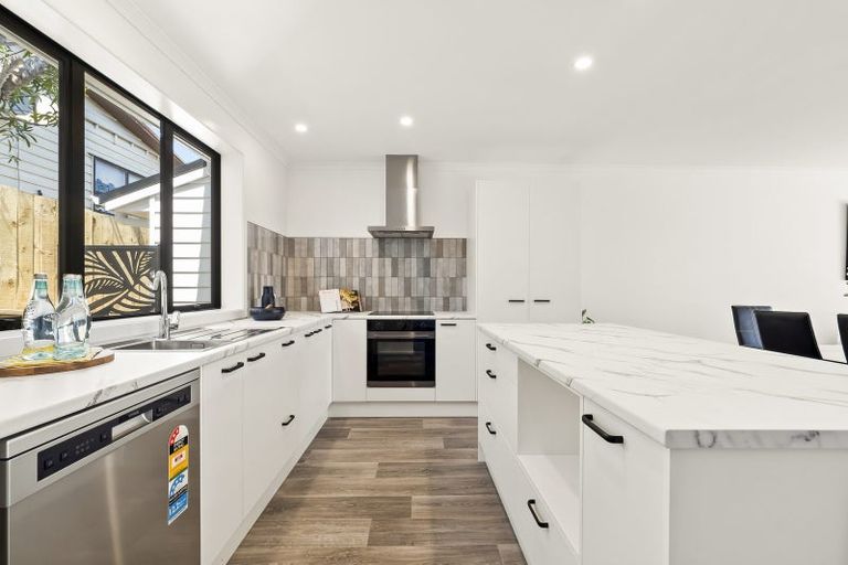 Photo of property in 30c Russell Road, Manurewa, Auckland, 2102