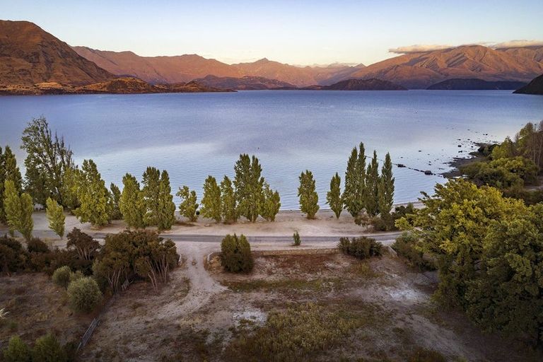 Photo of property in 335 Beacon Point Road, Wanaka, 9305