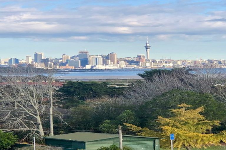 Photo of property in Frank Sargeson Apts, 206/74 Anzac Street, Takapuna, Auckland, 0622