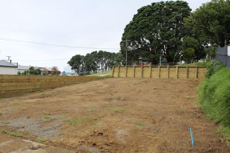 Photo of property in 38 Pioneer Road, Moturoa, New Plymouth, 4310