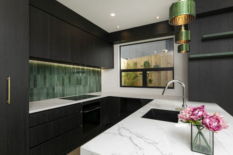 Photo of property in 102 Te Oneroa Way, Long Bay, Auckland, 0630