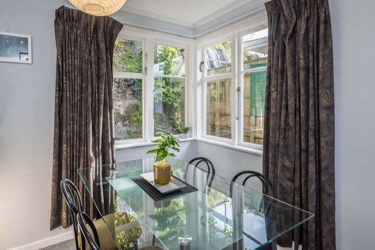 Photo of property in 123 Newlands Road, Newlands, Wellington, 6037