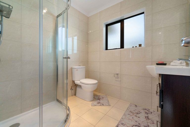 Photo of property in 19a Kelwyn Road, Kelston, Auckland, 0602