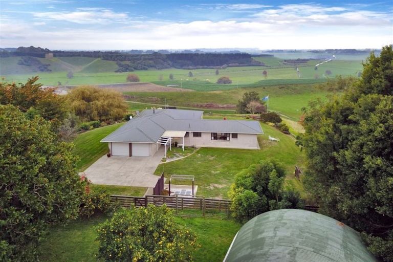 Photo of property in 1568a Old Coach Road, Pukehina, 3186