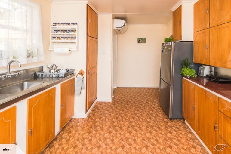 Photo of property in 10 Maire Street, Gonville, Whanganui, 4501