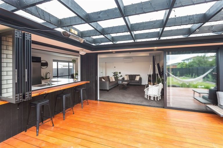 Photo of property in 17 Chipping Lane, Redwood, Christchurch, 8051