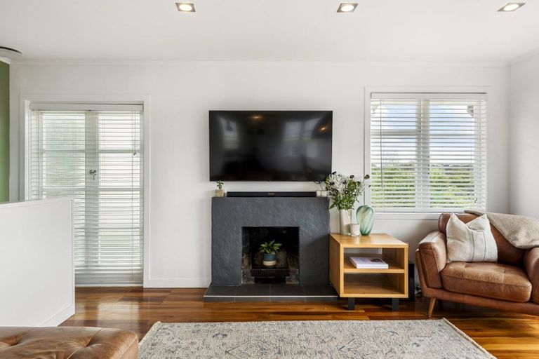 Photo of property in 4/37 Onewa Road, Northcote, Auckland, 0627