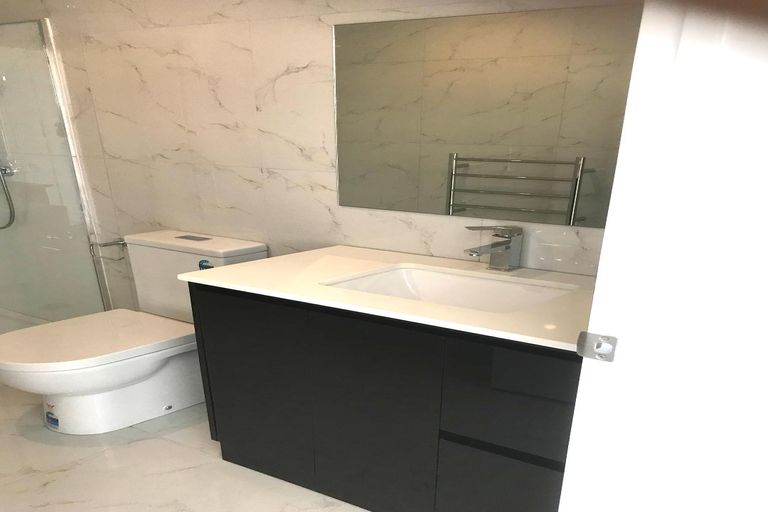 Photo of property in 4035e Great North Road, Glen Eden, Auckland, 0602