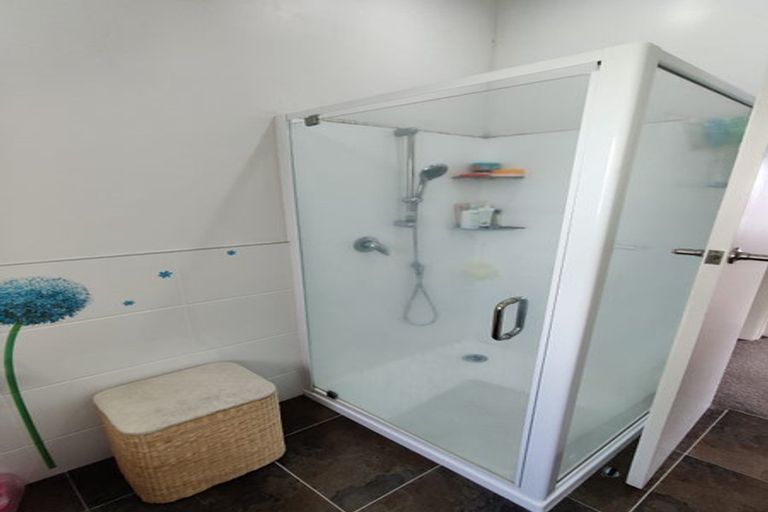 Photo of property in 5 Portadown Avenue, Pakuranga Heights, Auckland, 2010