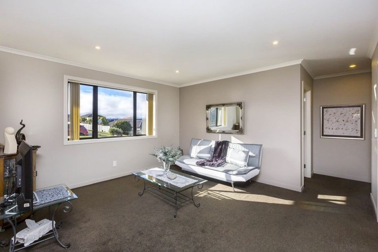 Photo of property in 15 Kirton Drive, Riverstone Terraces, Upper Hutt, 5018