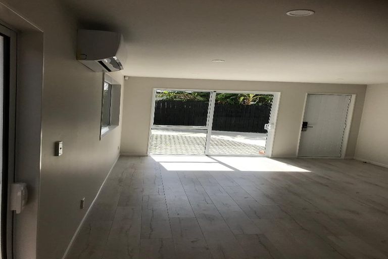 Photo of property in 4035e Great North Road, Glen Eden, Auckland, 0602