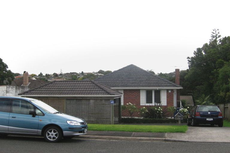 Photo of property in 1/2 Napoleon Avenue, Milford, Auckland, 0620