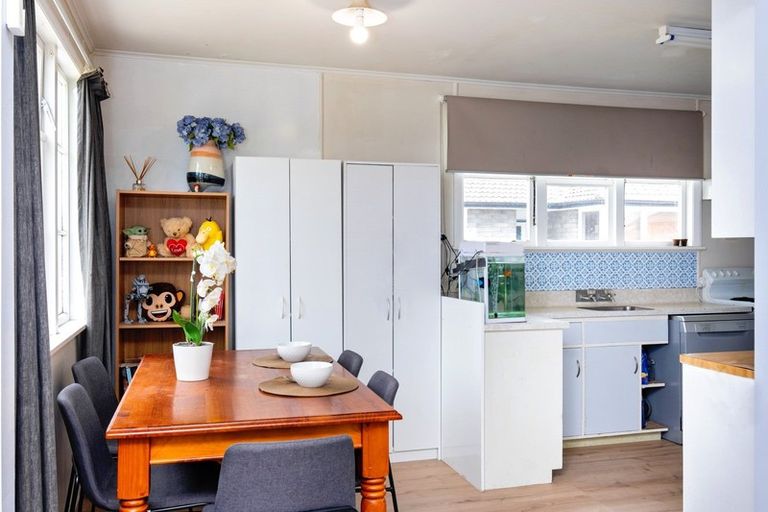 Photo of property in 17 Neal Crescent, Onekawa, Napier, 4110