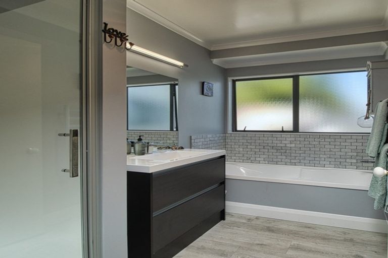 Photo of property in 4 Kingsgate Close, Havelock North, 4130