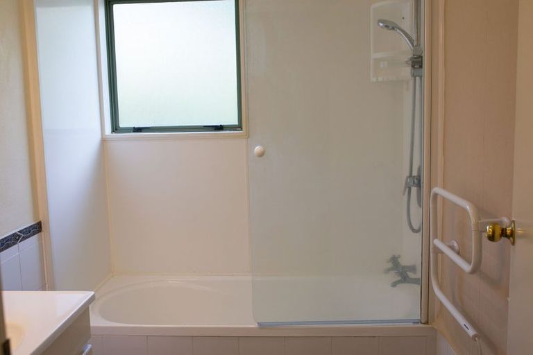 Photo of property in 9 Amokura Street, Waikanae, 5036