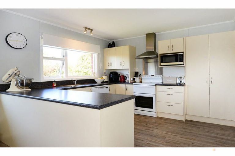 Photo of property in 15 Oxford Street, Waimate, 7924