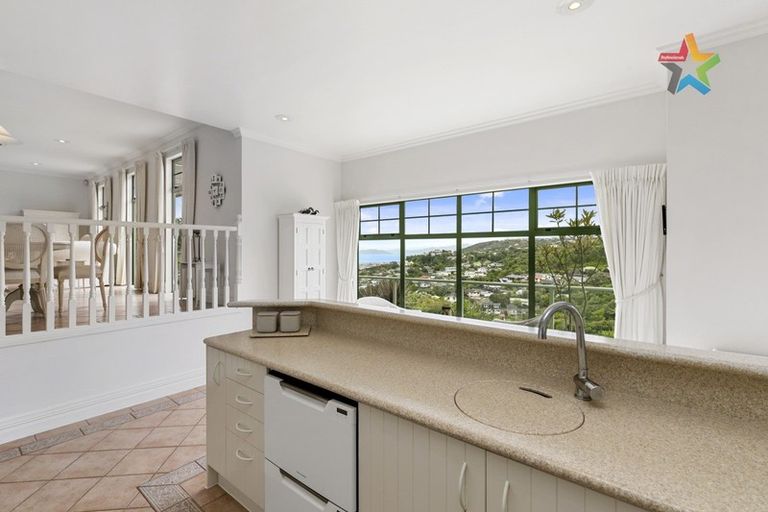 Photo of property in 95 Viewmont Drive, Harbour View, Lower Hutt, 5010