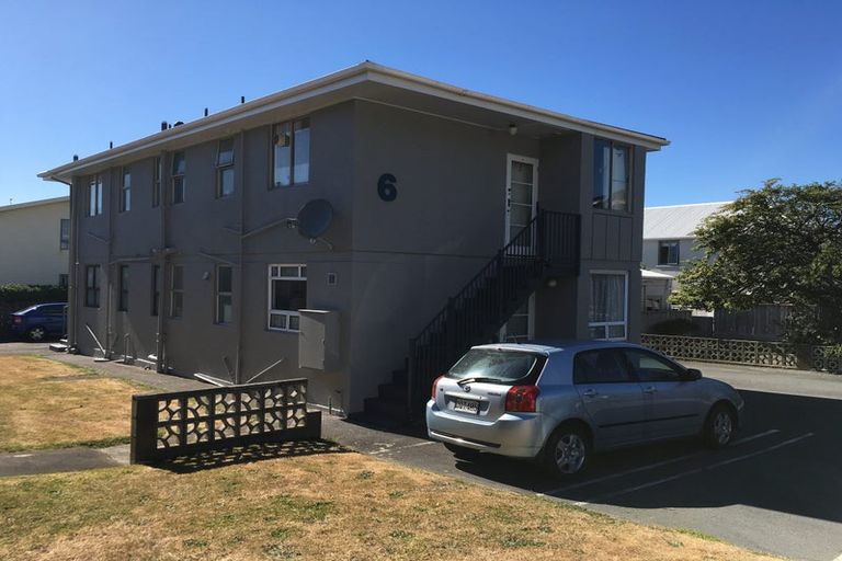 Photo of property in 6/127 Queens Drive, Lyall Bay, Wellington, 6022