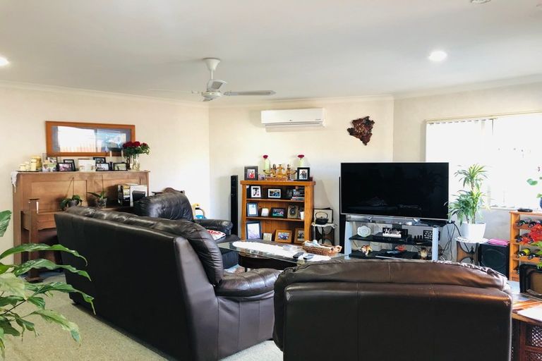Photo of property in 23a Lisa Rise, Half Moon Bay, Auckland, 2012