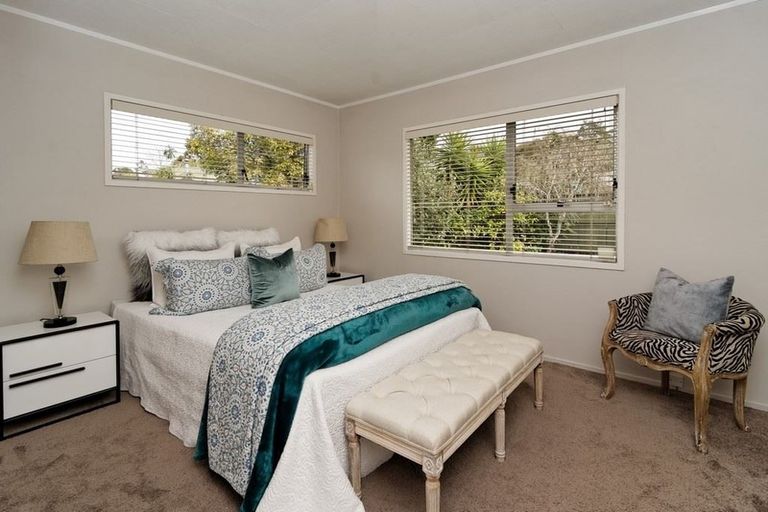 Photo of property in 16 Mile Place, Henderson, Auckland, 0612