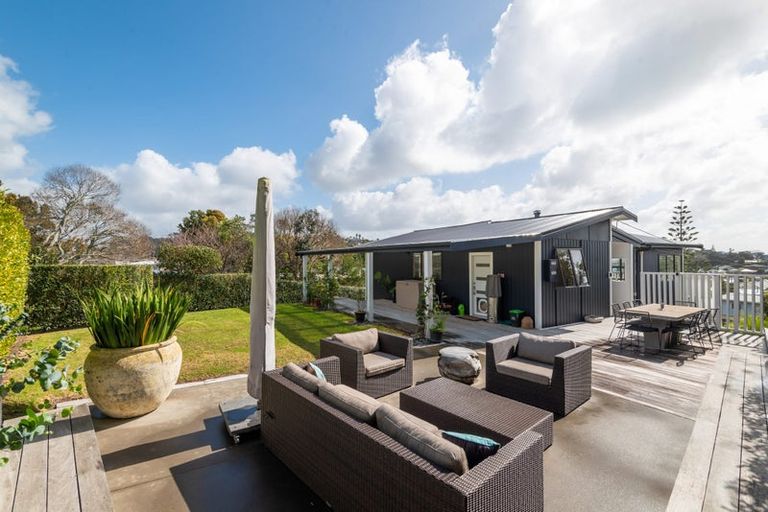 Photo of property in 5 Holiday Road, Stanmore Bay, Whangaparaoa, 0932