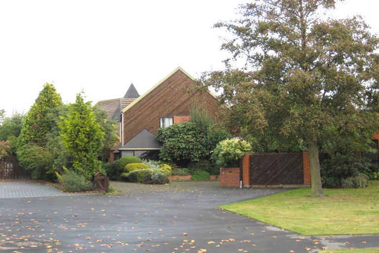 Photo of property in 11 Holderness Place, Ilam, Christchurch, 8041