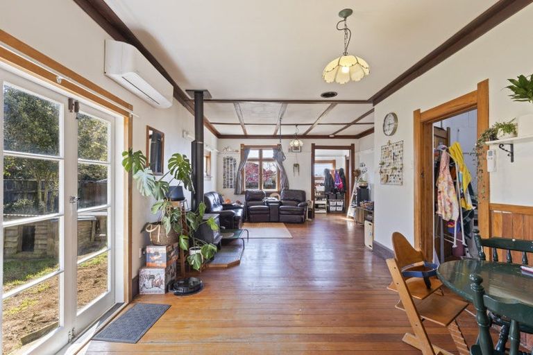 Photo of property in 15 Ngahere Street, Inglewood, 4330