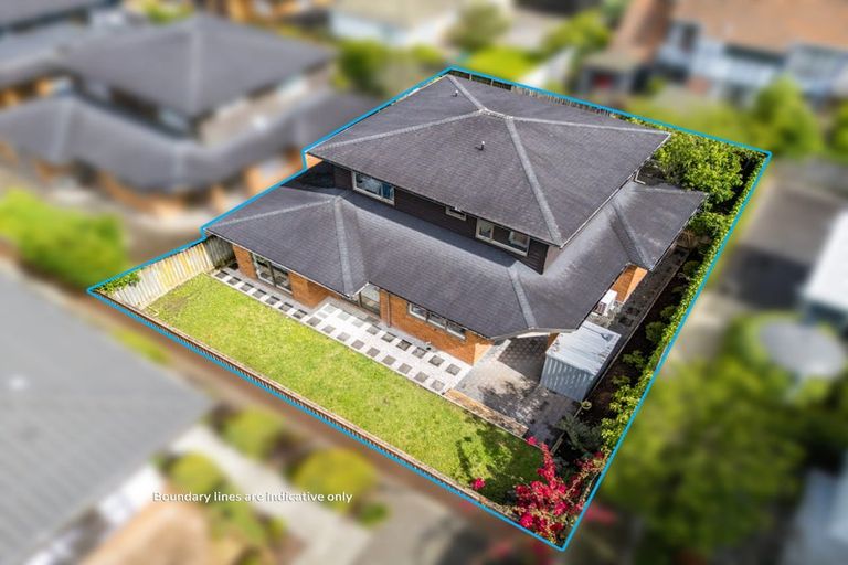 Photo of property in 16h Lincoln Road, Henderson, Auckland, 0610