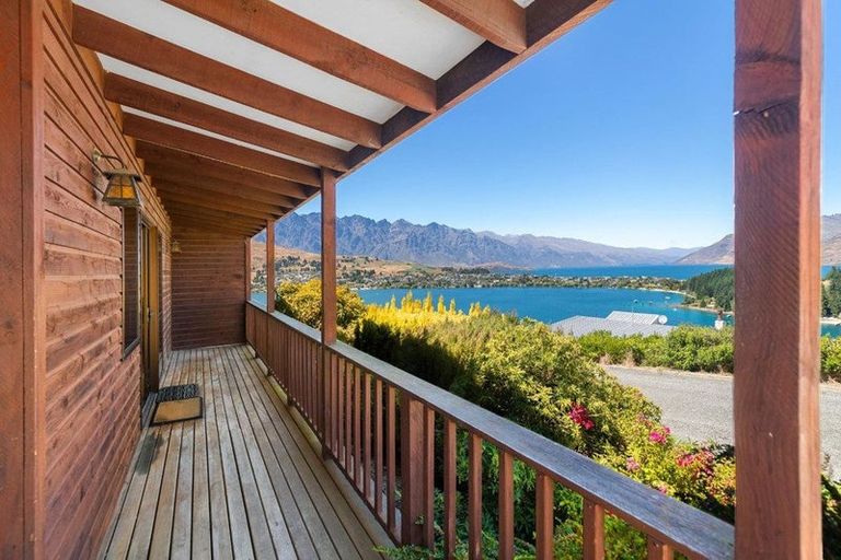 Photo of property in 4 Earnslaw Terrace, Queenstown, 9300