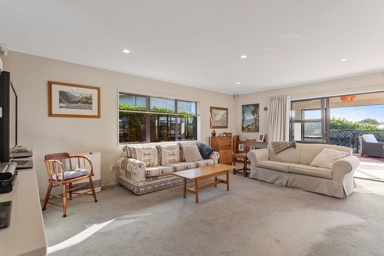 Photo of property in 6 Queens Road, Waikanae Beach, Waikanae, 5036
