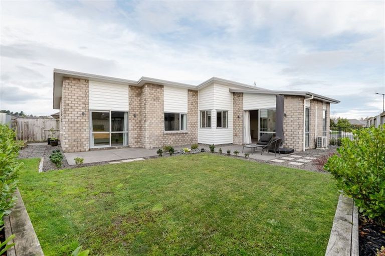 Photo of property in 16 Teatree Close, Huntington, Hamilton, 3210