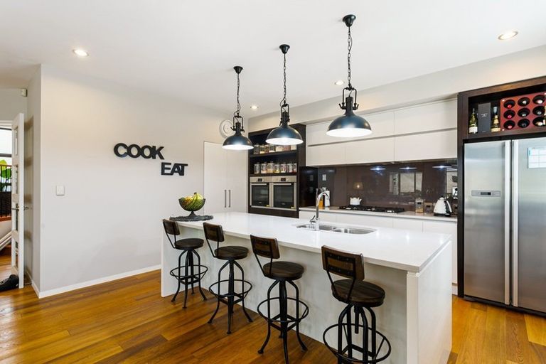 Photo of property in 16 Mural Place, Greenhithe, Auckland, 0632